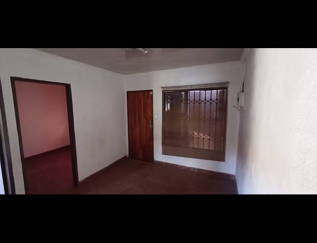 2 BEDROOM HOUSE FOR SALE IN BEVERLEY HILLS